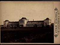 Glavni kolodvor 1893. godine. 1895. godine ledina ispred kolodvora dobja naziv Trg Franje Josipa I. (Foto Ivan Standl)